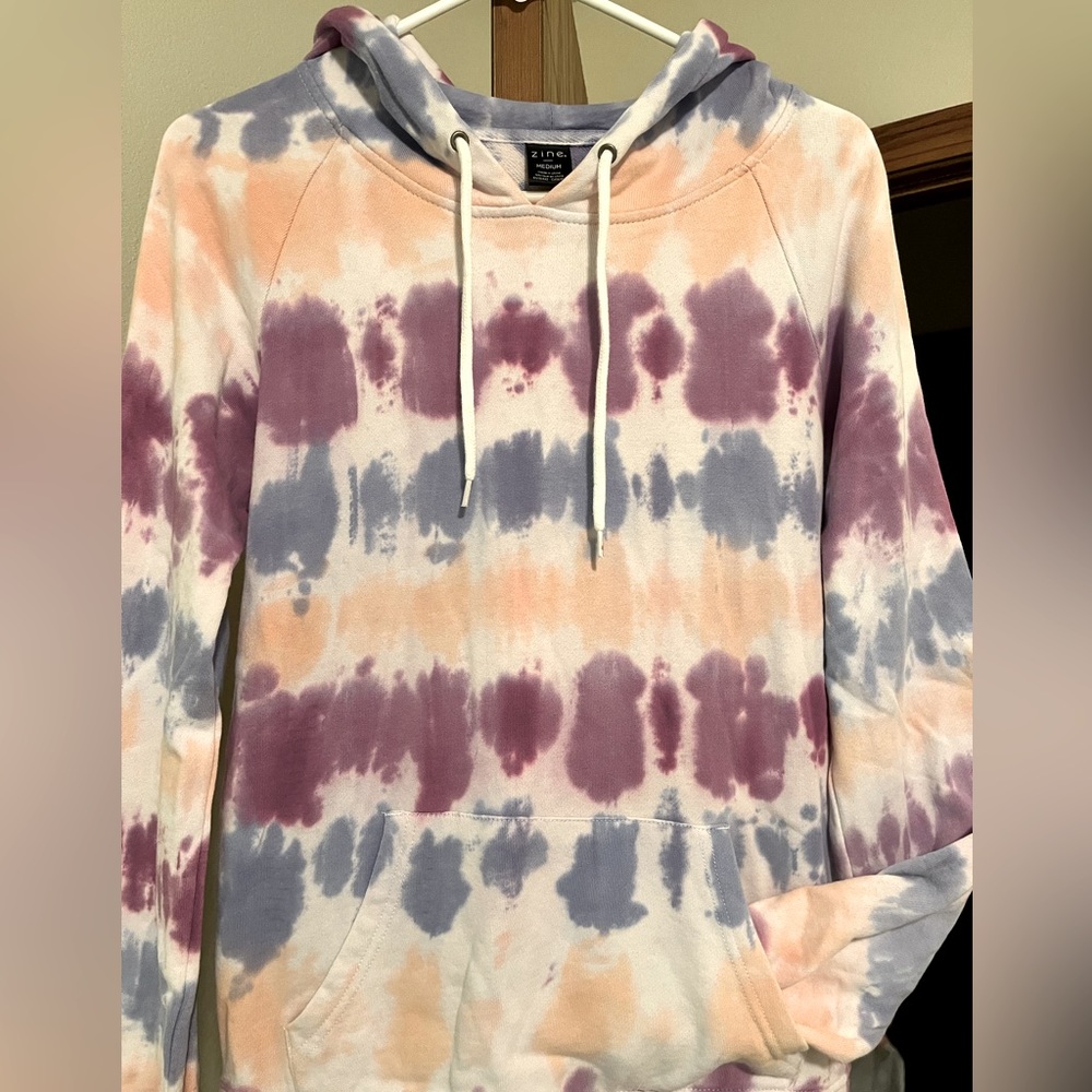 Zine brand tie-dyed Women’s sweatshirt. Size M. New!!